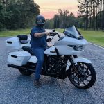 Vivid Black King Tour Pack w/ Slim Backrest & Chrome Hardware for Harley® Touring '97-'25 - Image 7