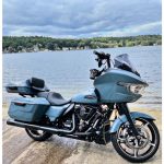 Vivid Black Razor Tour Pack w/ Slim Backrest & Chrome Hardware for Harley® Touring '97-'25 - Image 4